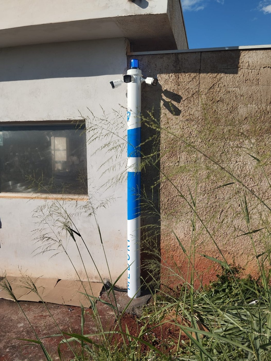 Totem de monitoramento da Meduri instalado em área externa