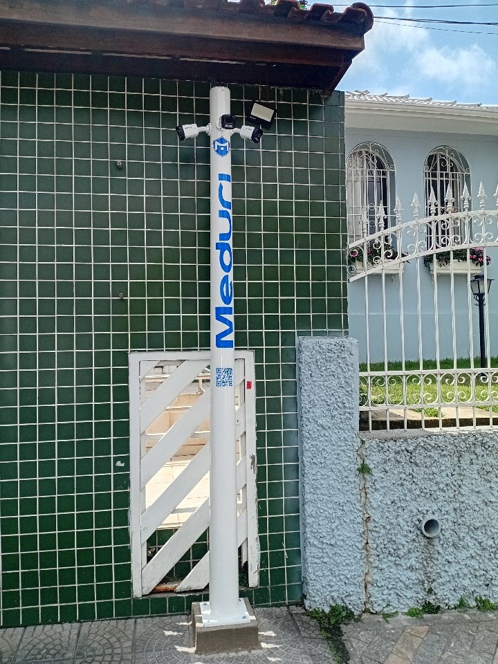 Totem de monitoramento da Meduri instalado em residência